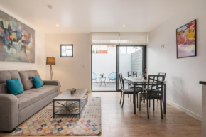 Cozy Urban Rooftop Lounge Free Parking & Wifi